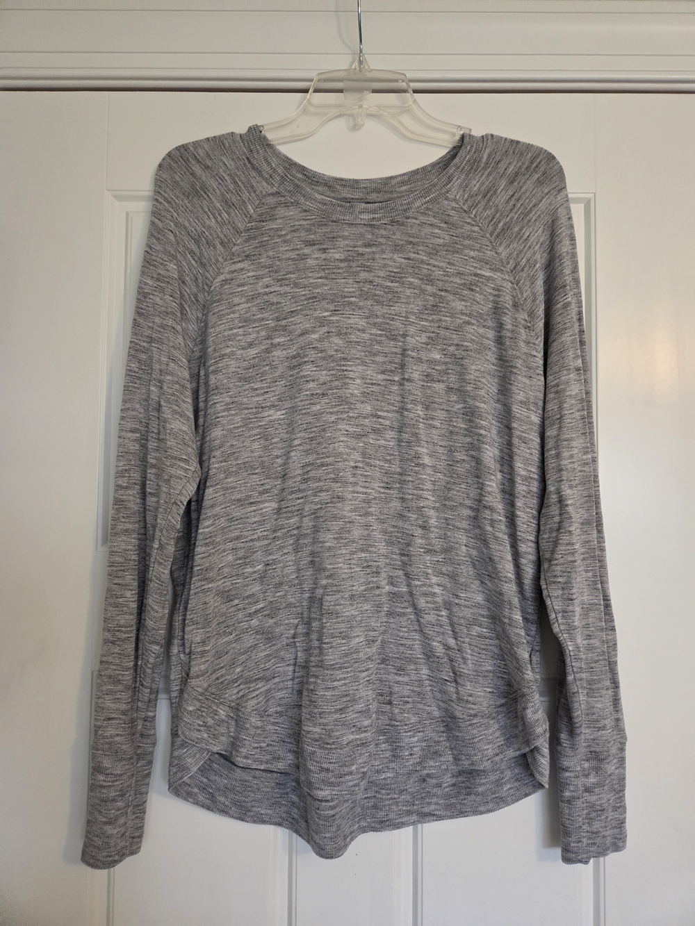Lightweight Women's Gray Long-Sleeve Crewneck Top